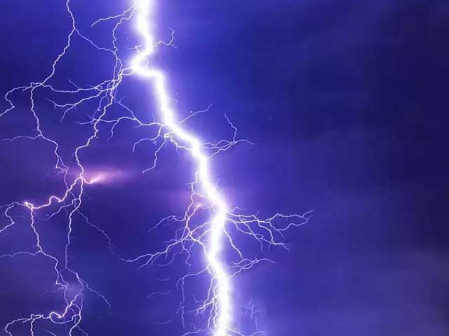 6 killed and 8 injured due to lightning strike in Mithi