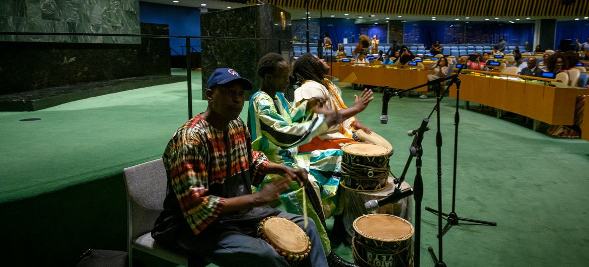 Musicians perform at the opening of the Second Session of the Permanent Forum on People of African Descent. Musicians perform at the opening of the Second Session of the Permanent Forum on People of African Descent.