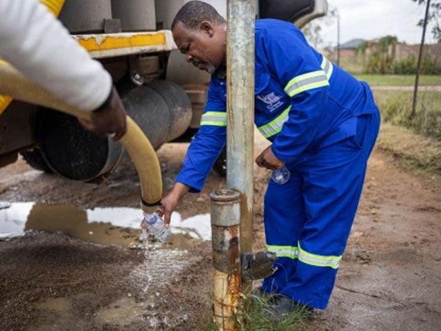 A cholera epidemic broke out in the province of South Africa, 15 people died