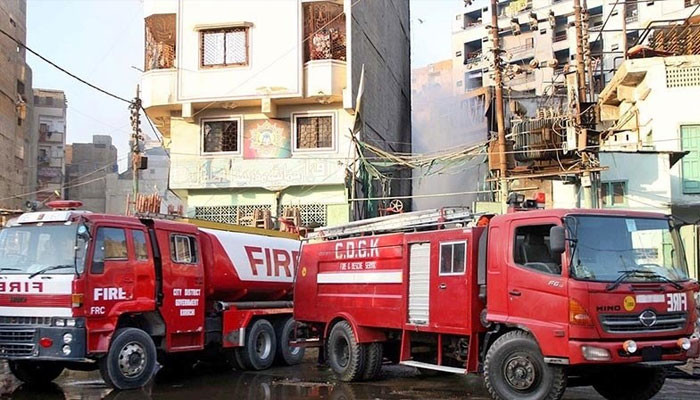 A fire broke out in a private bank in Golestan Johar, Karachi