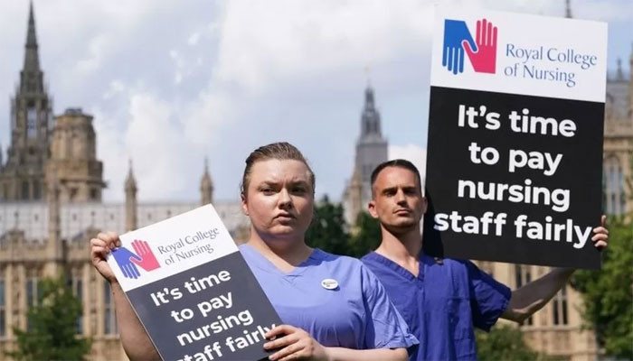 A pay dispute between the NHS and the government has been settled