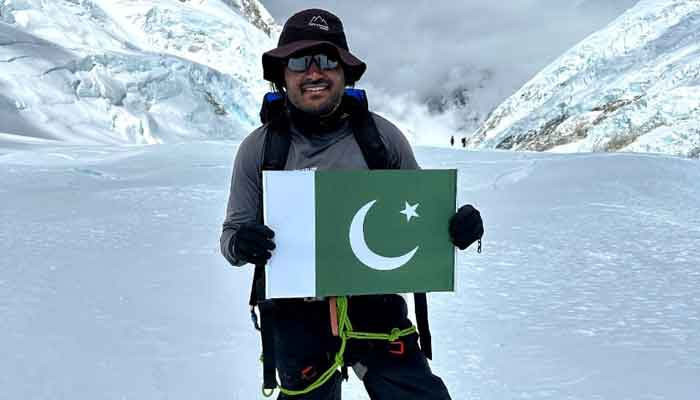 A student from Karachi became the first mountaineer from Sindh to scale Mount Everest