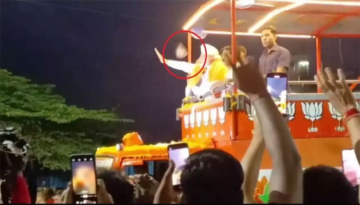 Attempt to kill Modi's mobile phone in Mysore road show