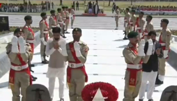 Babur Azam and Muhammad Rizwan visit the martyrs' memorial