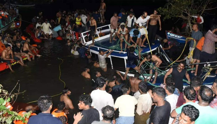 Boat accident in Kerala, India, 21 dead, many missing