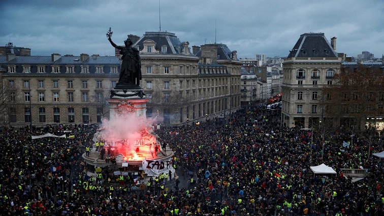 Controversial law in France: Millions of protesters clash with police on International Labor Day