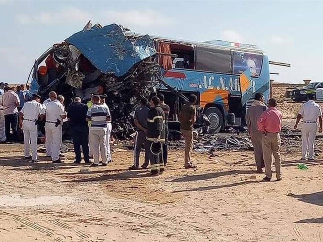 Egypt: 17 people died in a terrible collision between a bus and a truck