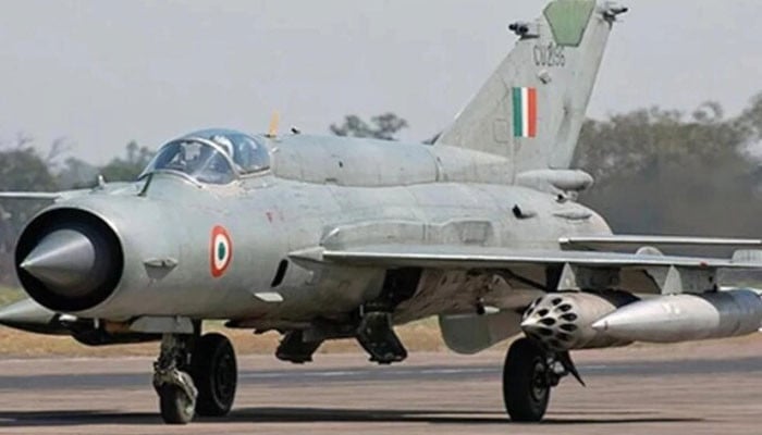 Indian fighter plane MiG-21 crashed at home, 4 people died