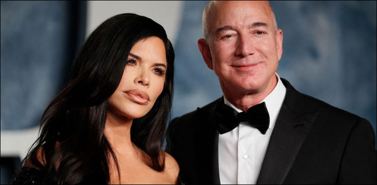 Jeff Bezos got engaged