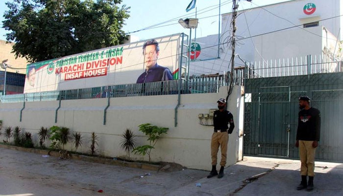 Karachi, Insaf House street closed with barbed wire