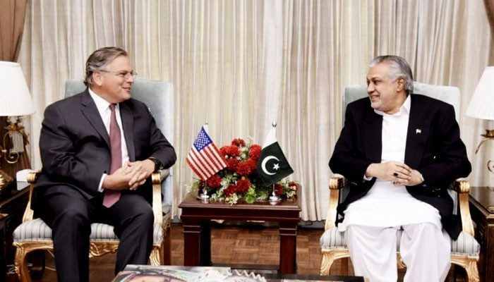 Meeting of US Ambassador Donald Bloom with Ishaq Dar, discussion on economic and trade relations