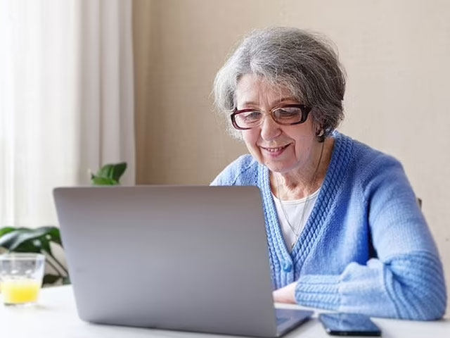 Regular internet use reduces the risk of dementia