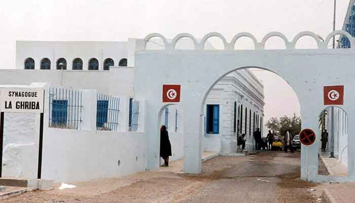 Shooting near Jewish synagogue in Tunisia, 4 people killed