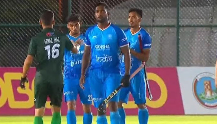 The match between Pakistan and India is tied with one goal each