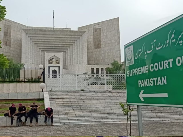 The matter of differences between Supreme Court Bar and Pakistan Bar Council reached the Supreme Court