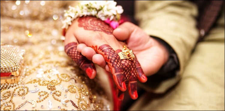 The procession returned to the strange behavior of the bride