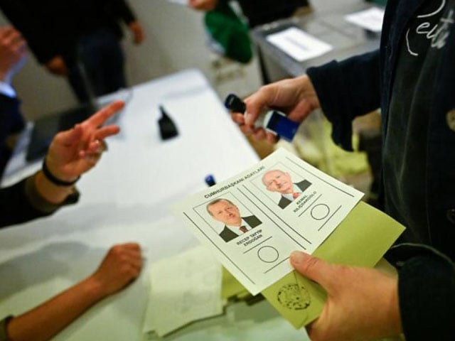 Turkey;  Voting continues in the second phase of the presidential elections