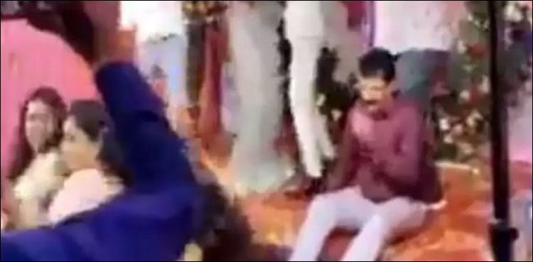 Uncle who attended niece's wedding fell and died while dancing