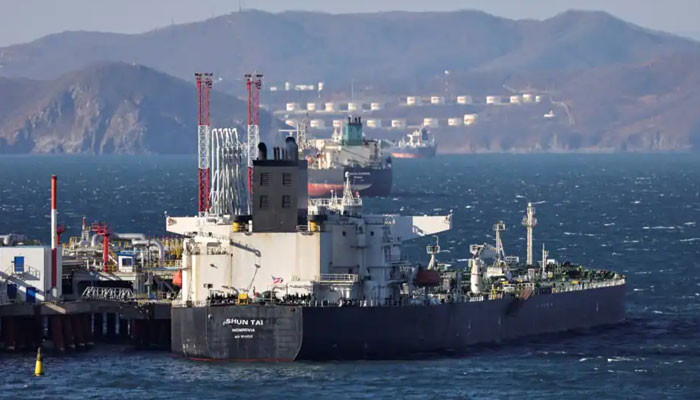 When will the first cargo of Russian crude oil reach Pakistan?