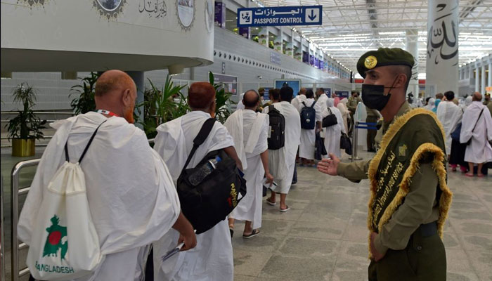 The arrival of Pakistani pilgrims to Saudi Arabia continues File photo