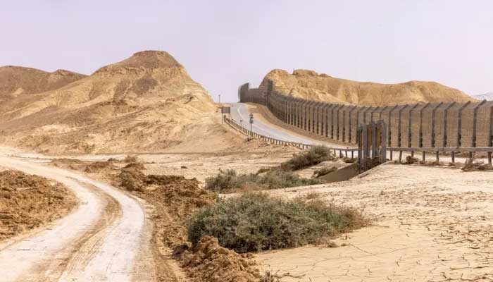 Firing near the border of Egypt, 3 Israeli soldiers were killed The road connecting Israel and Egypt