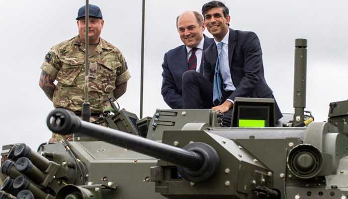 The British Prime Minister started lobbying to bring his Secretary General to NATO British Prime Minister Rishi Sonak and Defense Minister Ben Wallace are sitting on the tank.