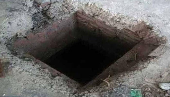 2 people died during sewer cleaning File photo