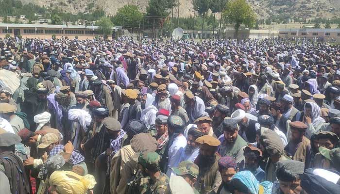 11 people were killed and more than 30 injured in the explosion in the mosque An explosion occurred in the mosque during the recitation of Fatiha by Badakhshan Deputy Governor Maulvi Nisar.