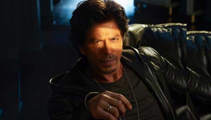 Shah Rukh Khan's unexpected arrival made fans jump with joy Shah Rukh Khan's unexpected arrival made fans jump with joy
