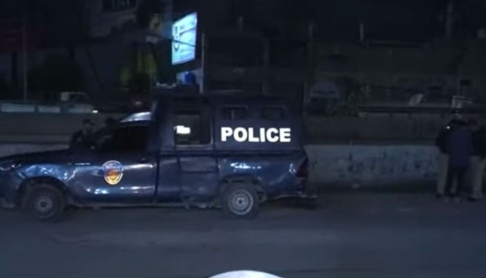 Encounter on Super Highway, 2 policemen killed Karachi: Encounter on Super Highway, 2 policemen killed