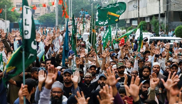 Government's decision to negotiate with Tehreek-e-Labaik File photo