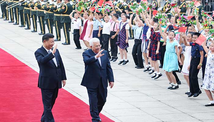 Palestinian President Mahmoud Abbas is being warmly welcomed, Chinese President Xi Jinping is also present.