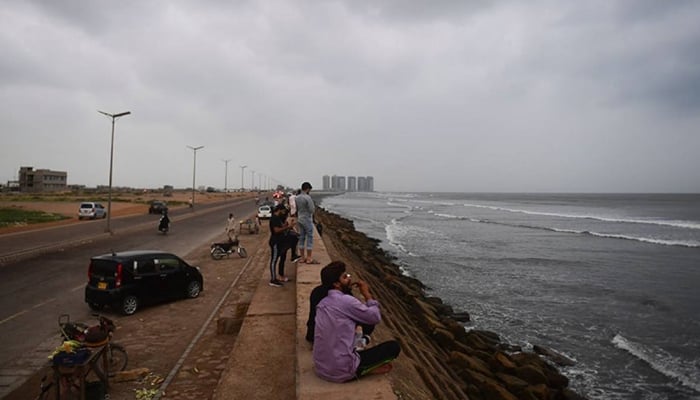 Possible storm, people engaged in Tik Tok and entertainment on Karachi beach arrested File photo