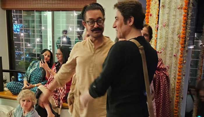 Aamir Khan and Faisal Khan mingled on mother's birthday