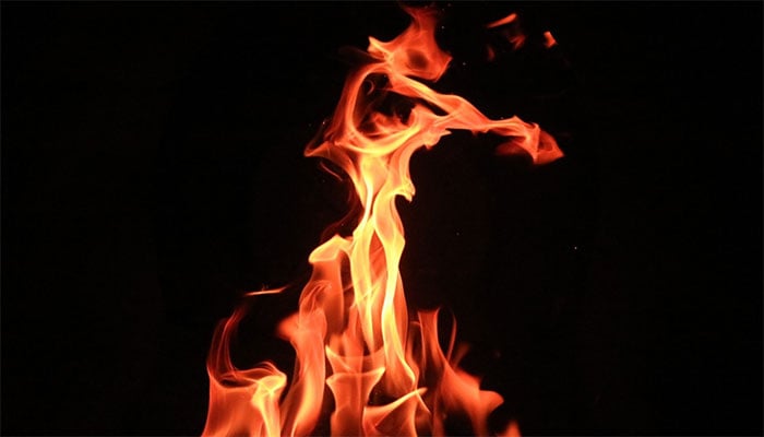 Mirpurkhas: A rickshaw driver set himself on fire after the traffic warden demanded a bribe