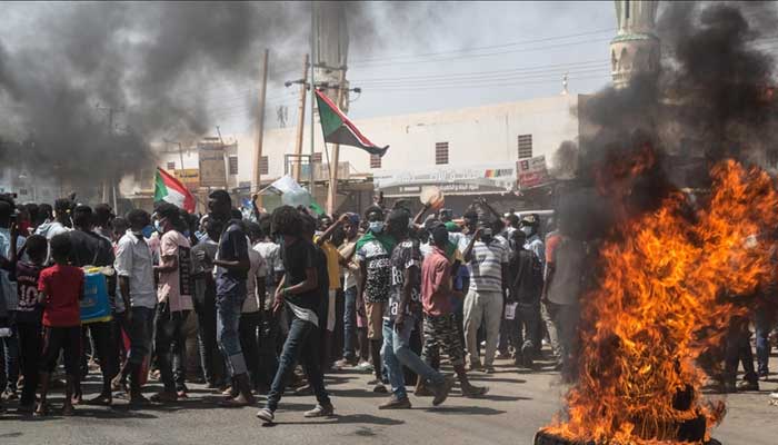 The international community has announced an additional aid of one and a half billion dollars for Sudan Sudan: Civilians protest against armed conflict between paramilitary forces and the army.