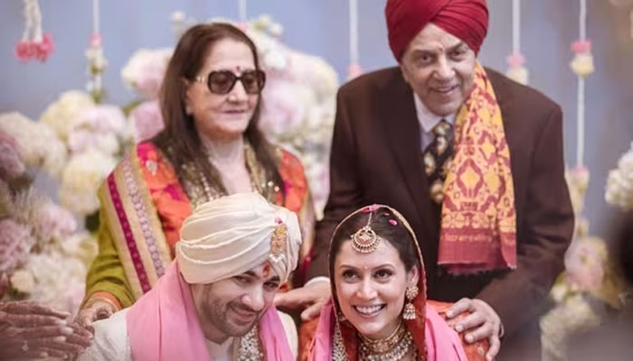 Dharmendra at his grandson's wedding with his first wife Prakash Kaur Dharmendra at his grandson's wedding with his first wife Prakash Kaur