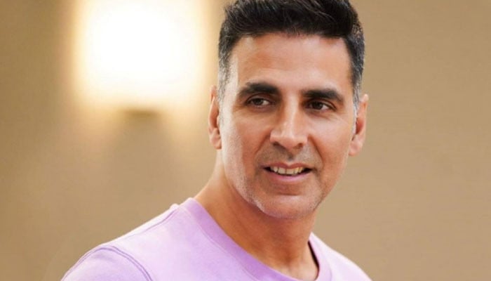 How does Akshay Kumar deal with the criticism of the film's failure?