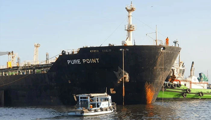 Another ship loaded with Russian crude oil reached Karachi port File photo