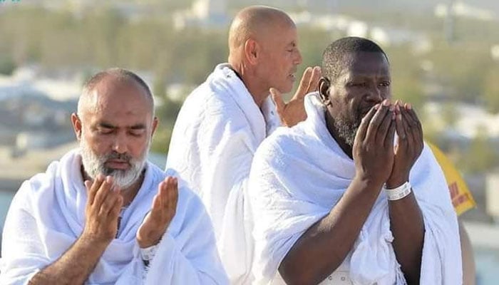 Pilgrims will leave for Muzdalifah at sunset, engaging in prayers in Maidan-i-Arafat