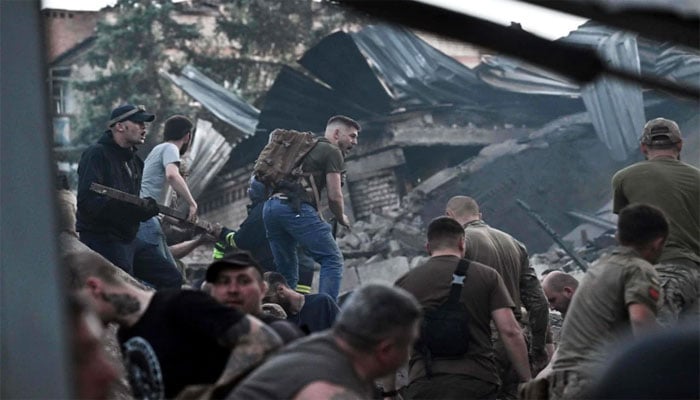 Russia claims to have killed more than 50 soldiers, including Ukrainian generals, in a missile attack Courtesy: NBC.