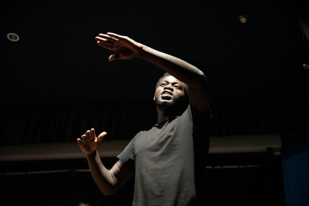 Migrants as Messengers’ Volunteers in Senegal participated in a creative residency with Guy Régis Jr, a Haitian playwright and theatre director, and Fatoumata Bathily, a Senegalese filmmaker.