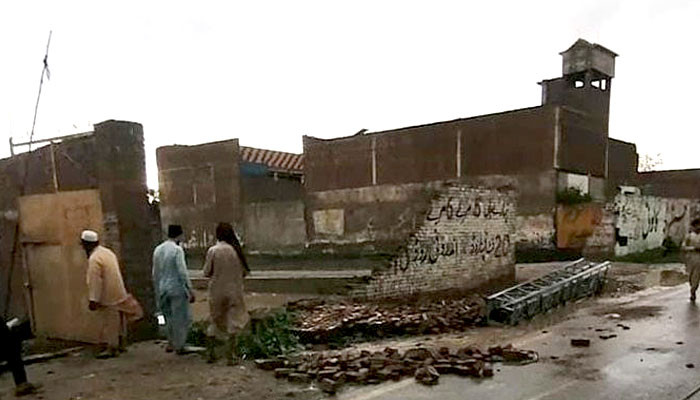 19 people died, 100 injured due to stormy rains and wind in KP, Punjab