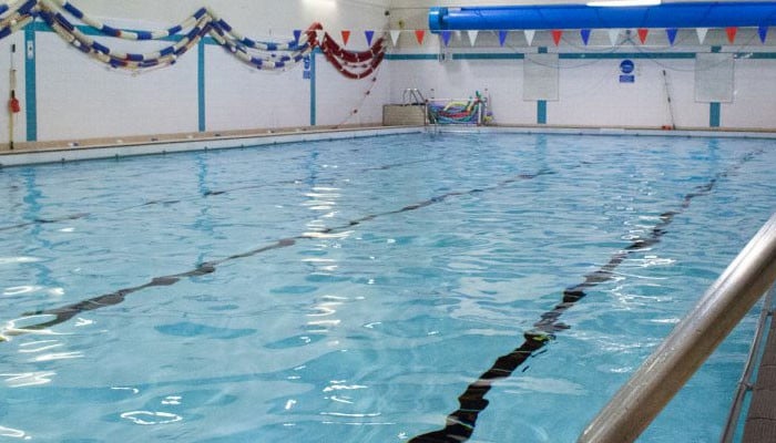 2 people died due to electrocution in the swimming pool