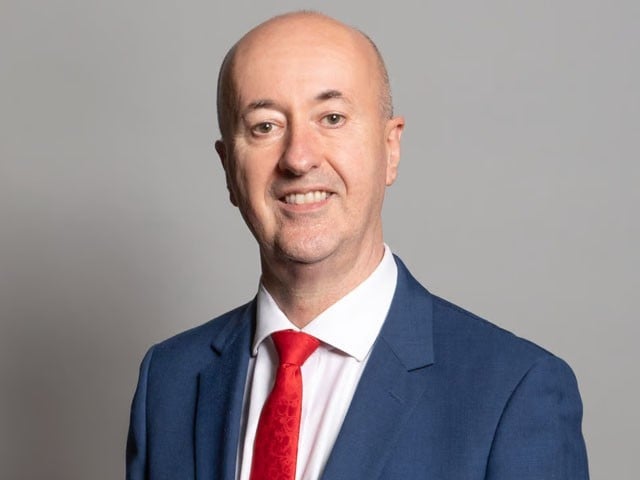 United Kingdom; Member of Assembly suspended for sexual abuse of women In the United Kingdom, an investigation into the complaint of sexual abuse against a 63-year-old member of the assembly began; Photo: File