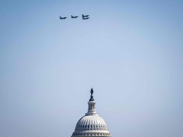 A small plane crashed after being chased by fighter jets in America; 4 people killed The suspicious plane was flying over sensitive US buildings; Photo: File