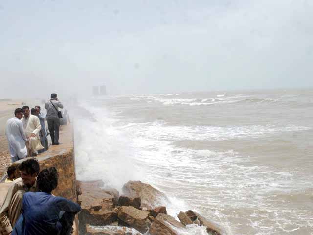 The distance of Sundri storm from Karachi is further reduced, there is a possibility of rain with wind on June 13