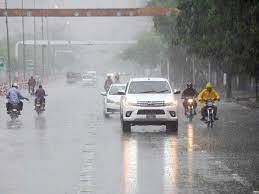 The impact of storm surge;  Light rain in different areas of Karachi