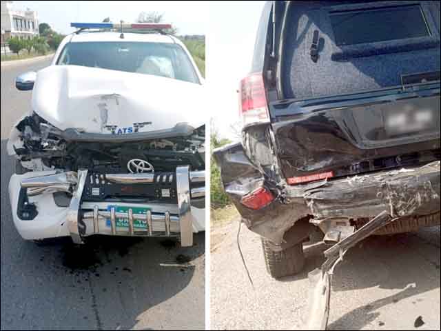 Accident to Speaker National Assembly Raja Pervez Ashraf's car while rescuing cows