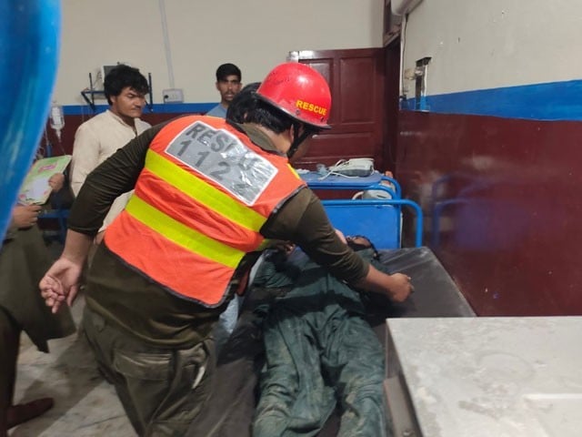 4 people died and 25 were injured due to torrential rain, walls and roofs collapsed in Bannu Photo: Express
